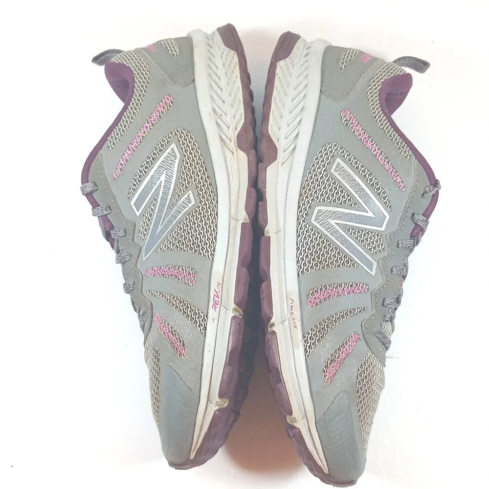 New Balance FuelCore T590v4 Womens Sz 10 Trail Running Shoes Grey Pink WT590GP4